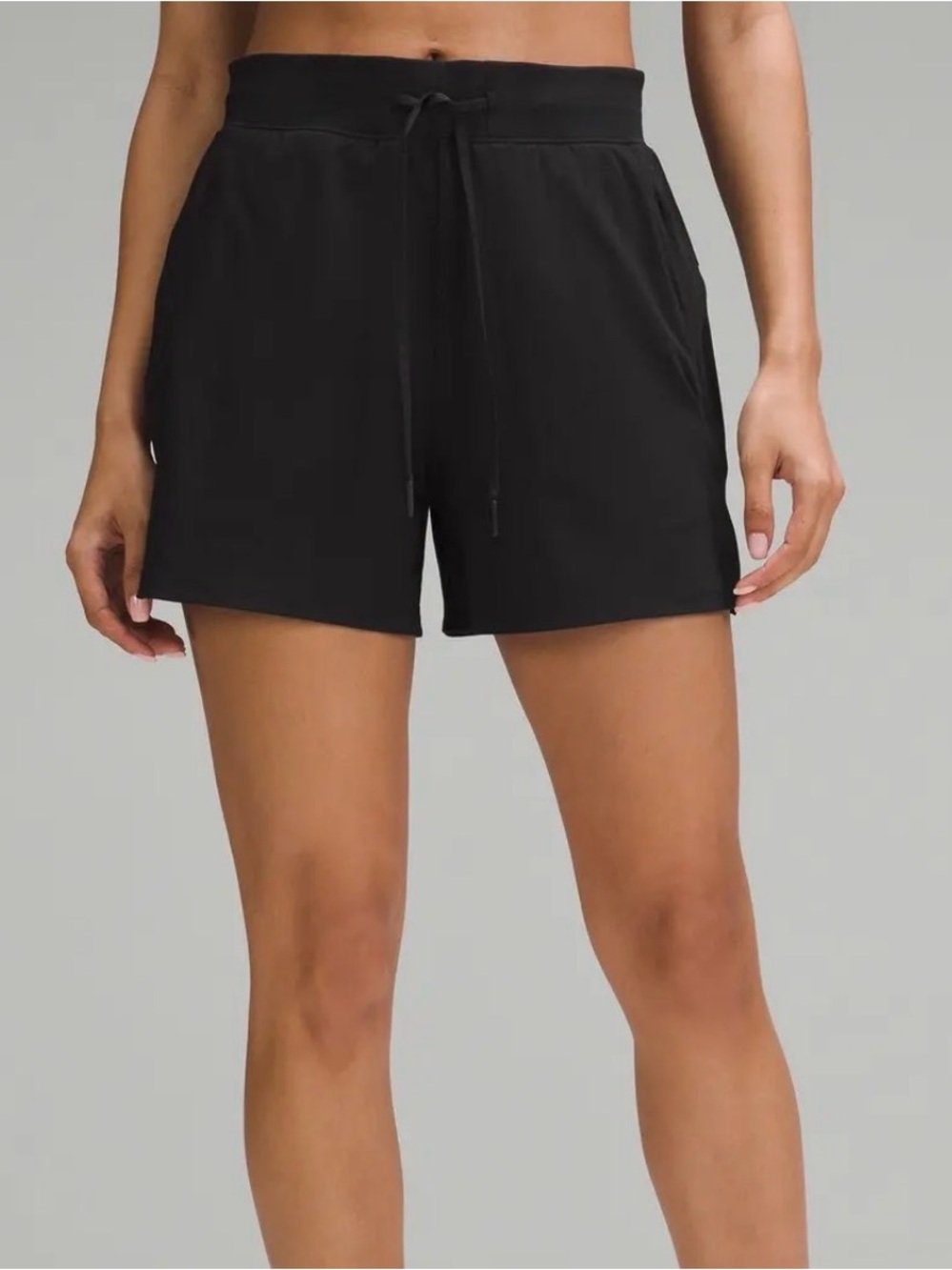 Lululemon License to train shorts sz 8